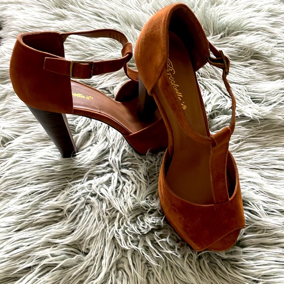 COPY - Breckelle’s Brown Suede Platforms Size 8 - Picture 2 of 4